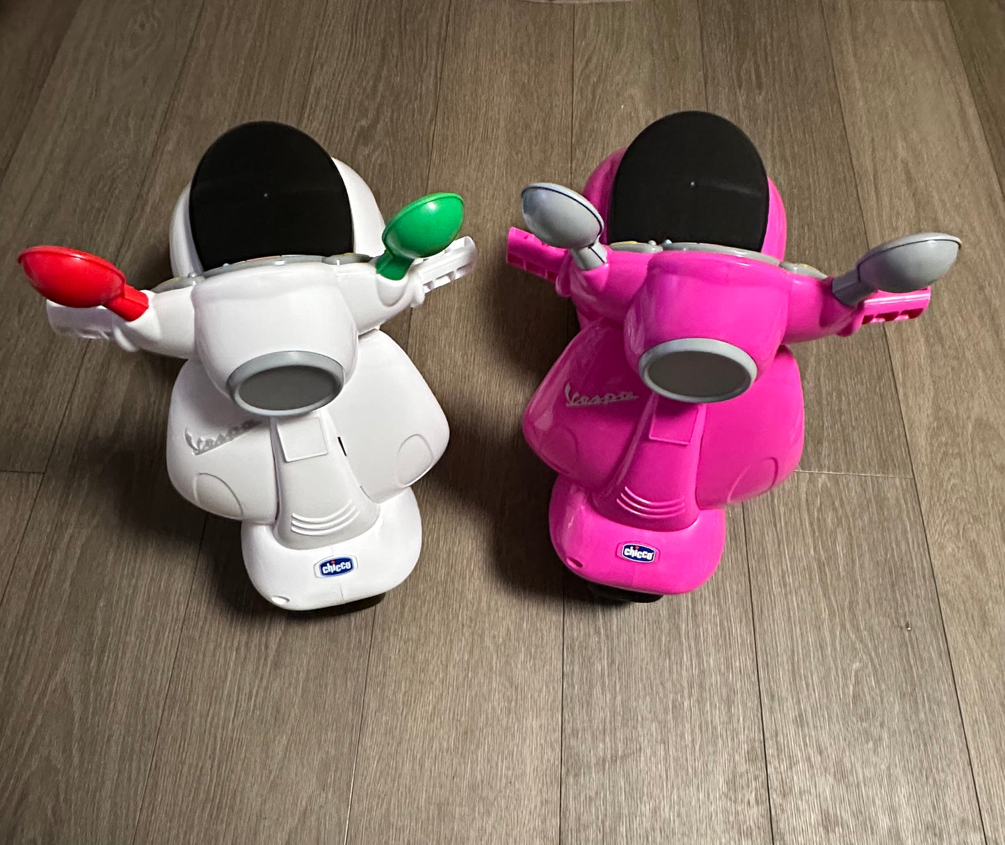 Chicco Motorrad Rutscher für Kinder Vespa Primavera weiß B-Ware
