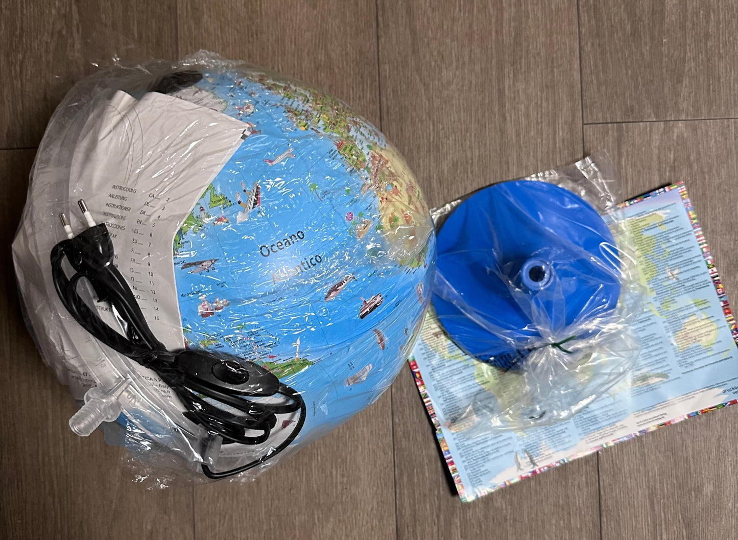 Globus 30 cm Durchmesser Weltkarte beleuchtet B-Ware